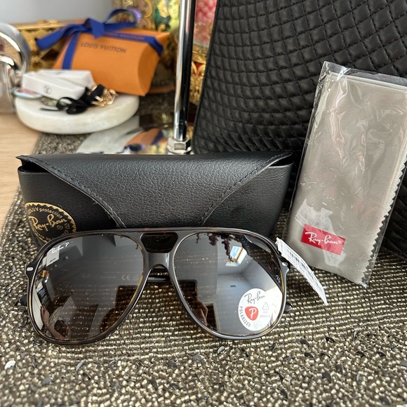 NWT Ray-Ban Bill Aviator polarized sunglasses with case and cloth - Unisex - Picture 5 of 15